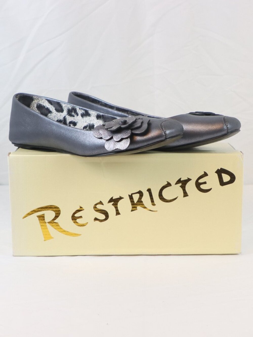 Sleek Metallic Silver Restricted Size 9 Leather Flats--like new